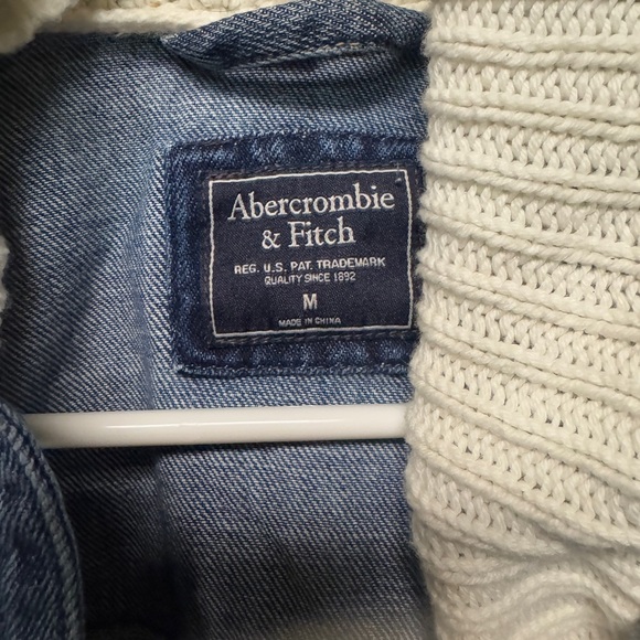 Abercrombie & Fitch M Denim Jean Jacket w/ Attached Cream Knit Draped Shawl - Picture 3 of 5